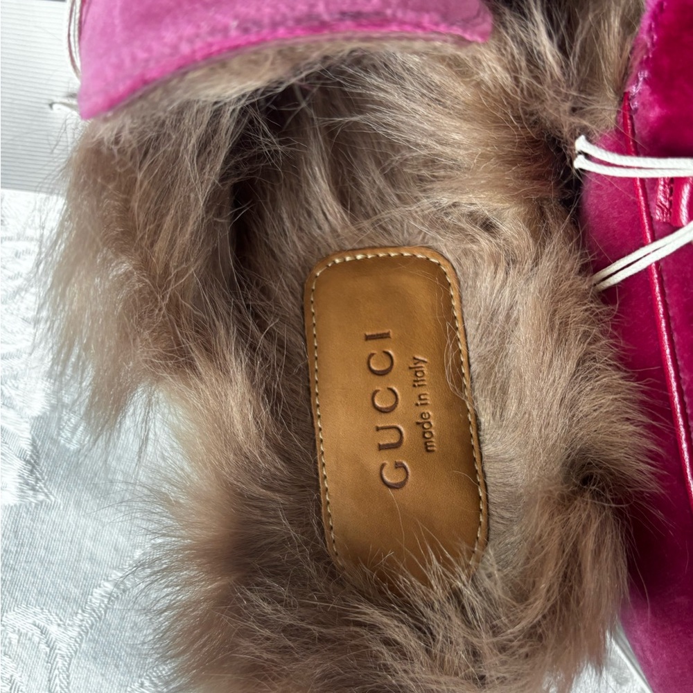 Gucci Fuchsia Princetown Velvet Loafers with Fur Trim - Picture 4 of 8